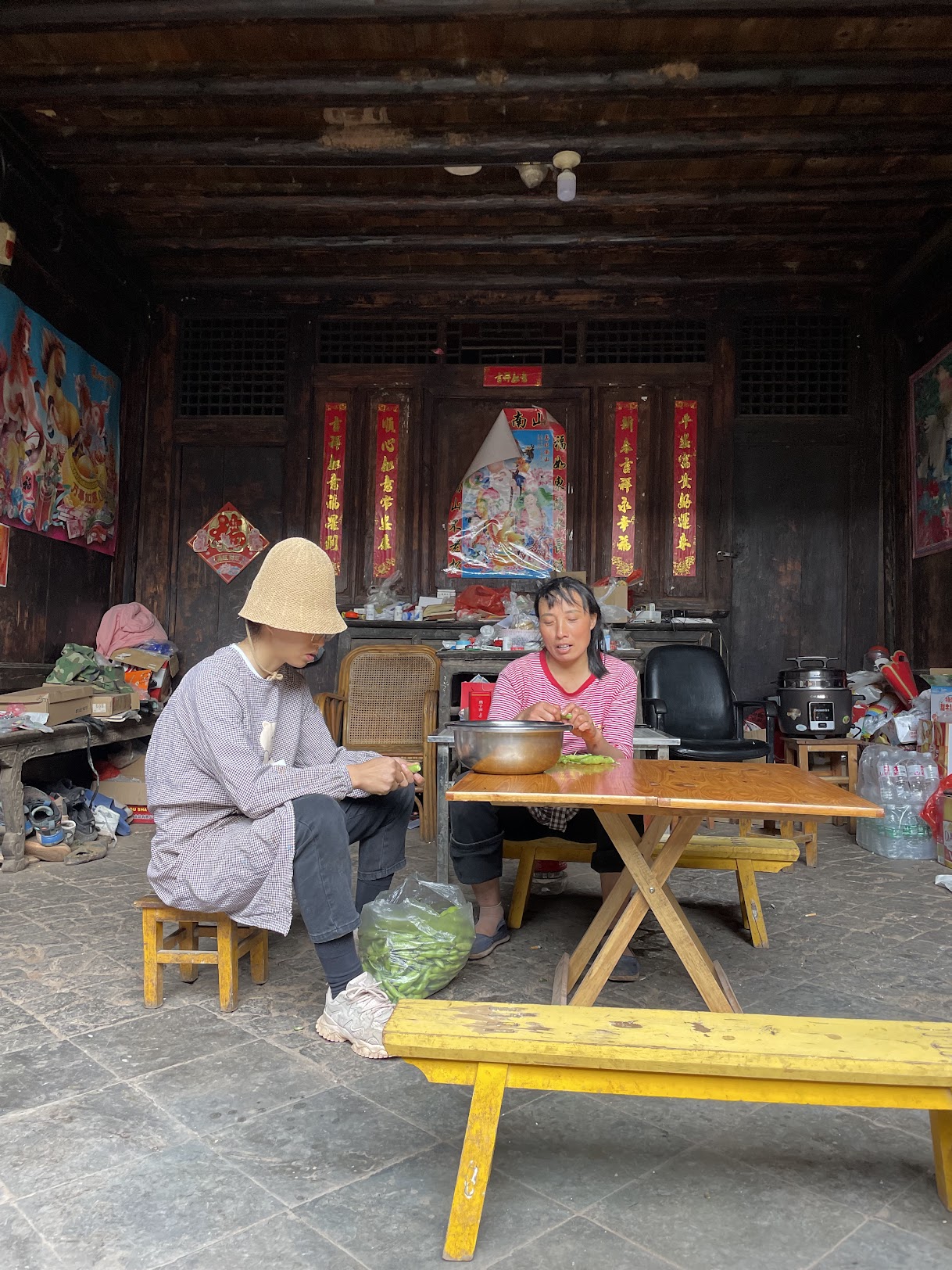 老夫婦共享安靜午飯